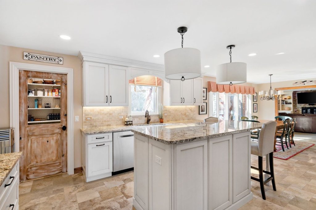 black kitchen cabinets